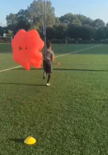 Athletic Works 54 Resistance Parachute for Running Sprint Chute Soccer  Football Sport Speed Training, Black, 0.4 lb